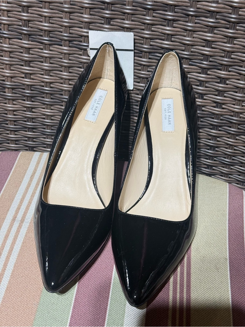 New Cole Haan Black Patent Pointed Pumps with Sleek Silhouette Size 8.5 - Picture 2 of 5